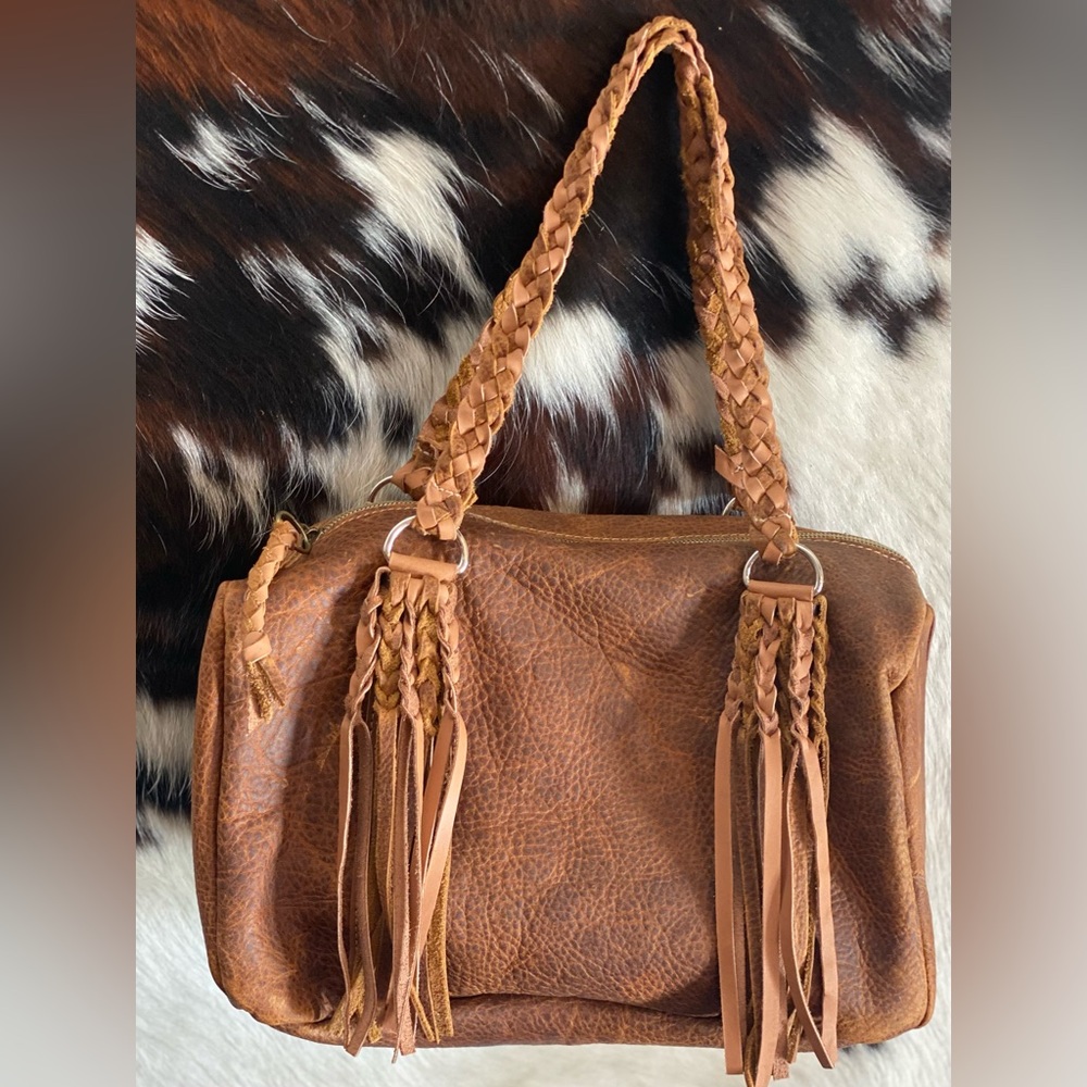 Leather handbag with fringe